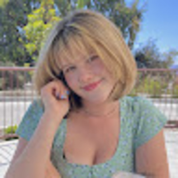 Profile Picture of Kricket Deloriea (@lilkricketd) on Poshmark
