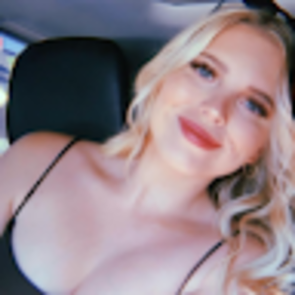 Profile Picture of Becca Deerwester (@b_deerwester) on Poshmark