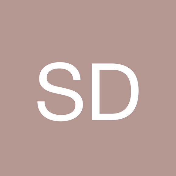Profile Picture of Shannon Deems (@theshannondee) on Poshmark