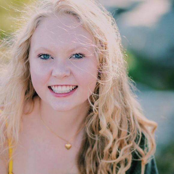 Profile Picture of Sophia Ohlin (@smohlin) on Poshmark