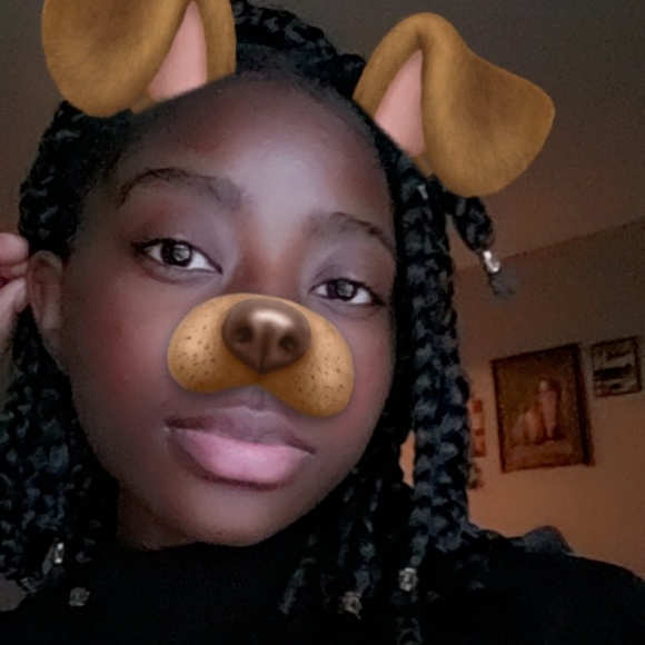 Profile Picture of Celine Thompson (@celine_vivian) on Poshmark