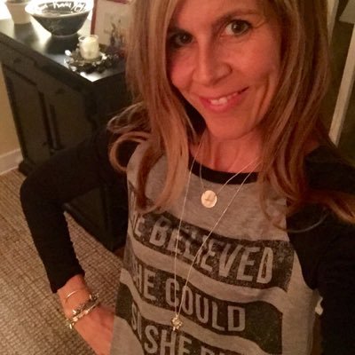 Profile Picture of Sari Jones (@saristelladot) on Twitter