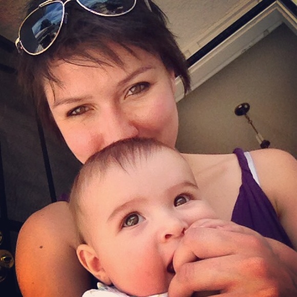 Profile Picture of Kit Martin (@kitncaboodle) on Poshmark