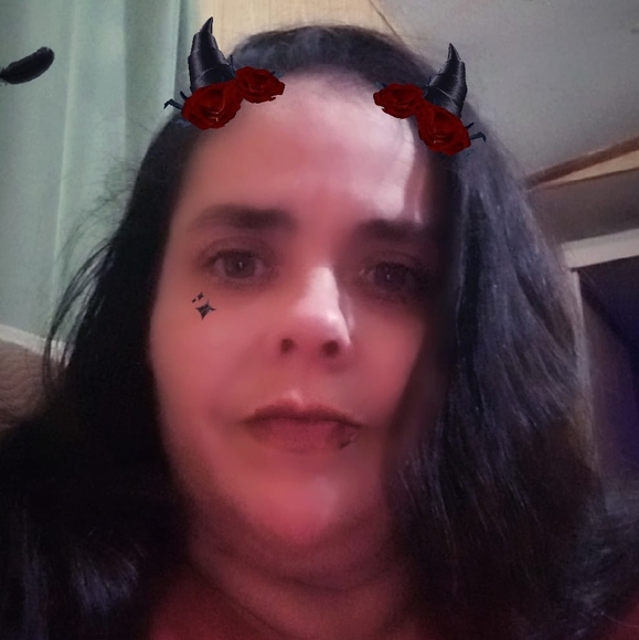 Profile Picture of Lorrie Peele (@lorriengene) on Poshmark