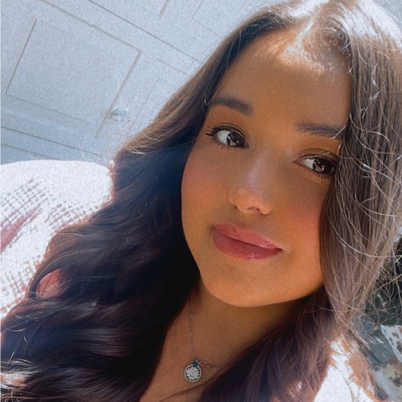 Profile Picture of Katie Decker (@ksalinas94) on Poshmark