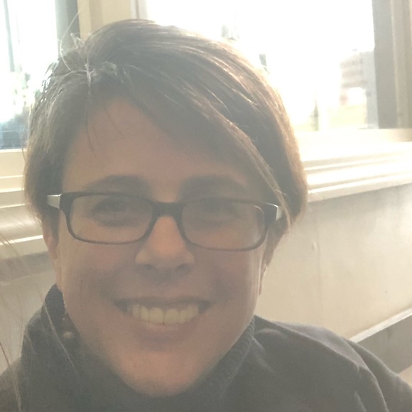 Profile Picture of Angela Zimberlin (@aubrnrze) on Poshmark