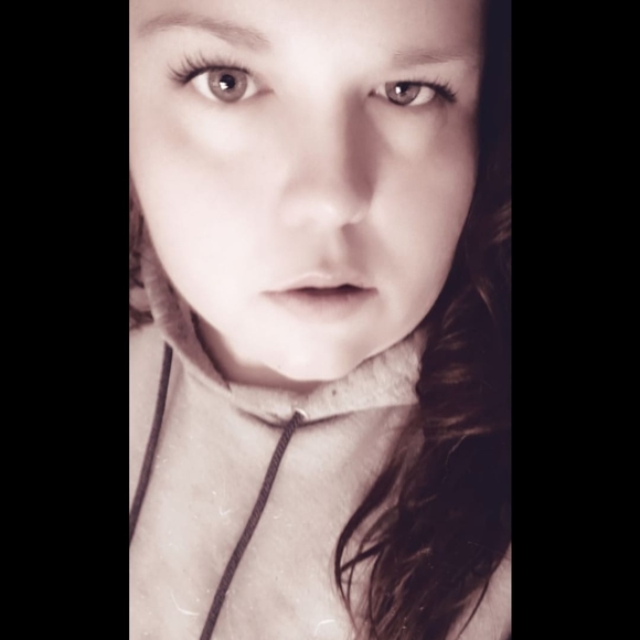 Profile Picture of Brittany Fleek (@brittanyf1989) on Poshmark