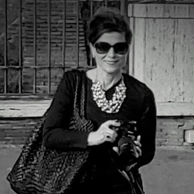 Profile Picture of Lisa Purcell (@borntowrite2080) on Twitter