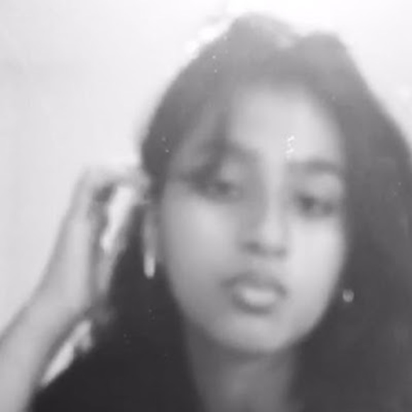 Profile Picture of Zareefah Khan (@zareefahkhan) on Poshmark