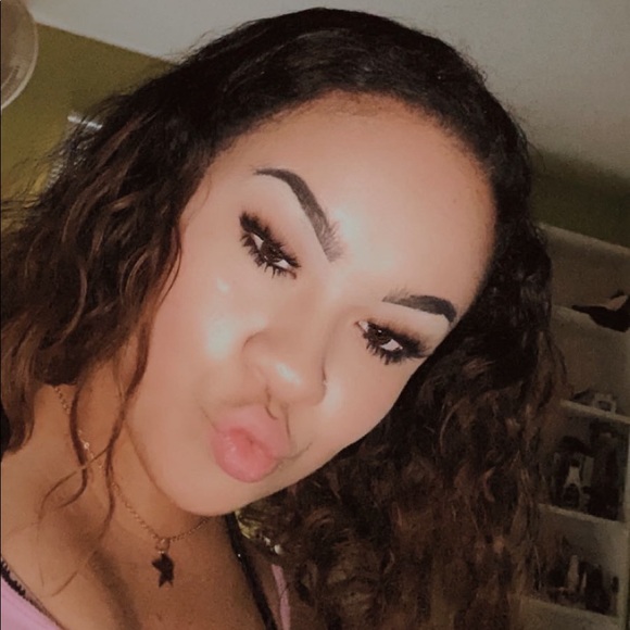 Profile Picture of Lauren Mikitka (@laurenmikitka) on Poshmark