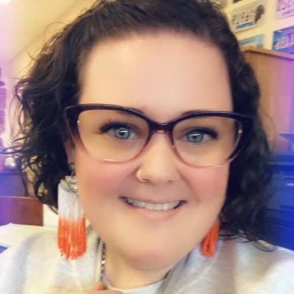 Profile Picture of Beth Belitz (@bdbelitz) on Poshmark