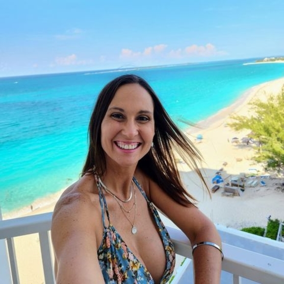 Profile Picture of Crystal Cortez (@crystalcorte199) on Poshmark