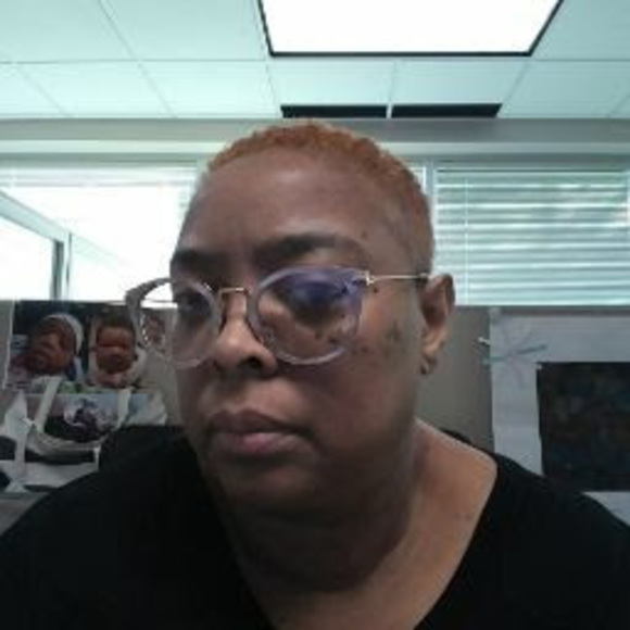 Profile Picture of Johnnetta Smith (@johnnettasmith) on Poshmark