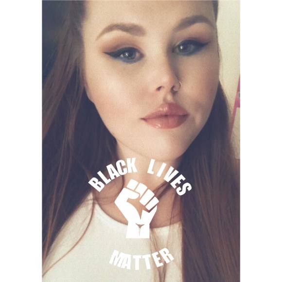 Profile Picture of Mistydawn Holter (@hazeydawn) on Poshmark