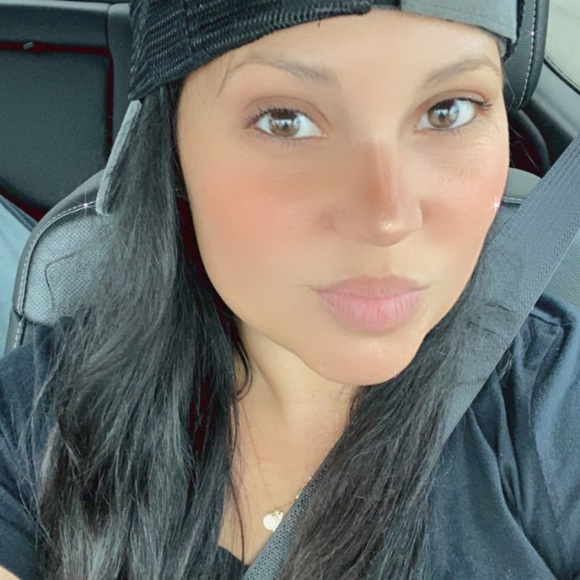 Profile Picture of Jessica Kulinsky (@itsjessicamaria) on Poshmark