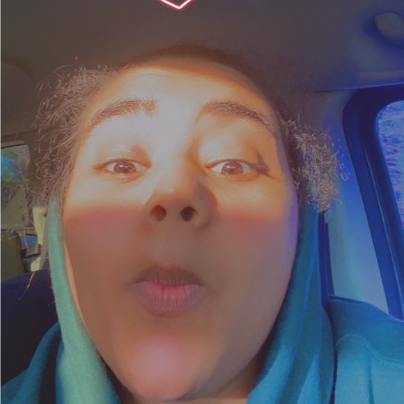 Profile Picture of Quanisha Harris (@quanishaharris) on Poshmark