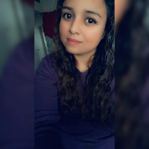 Profile Picture of Elisaa Arzagaa (@eearzaga12) on Poshmark