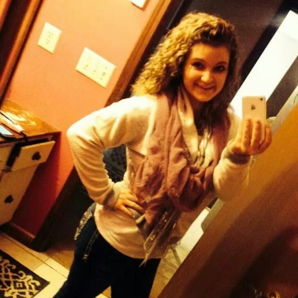 Profile Picture of Chelsea Staser (@cmajor45) on Poshmark