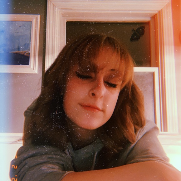 Profile Picture of Malorie Baldinger (@mhbaldinger) on Poshmark