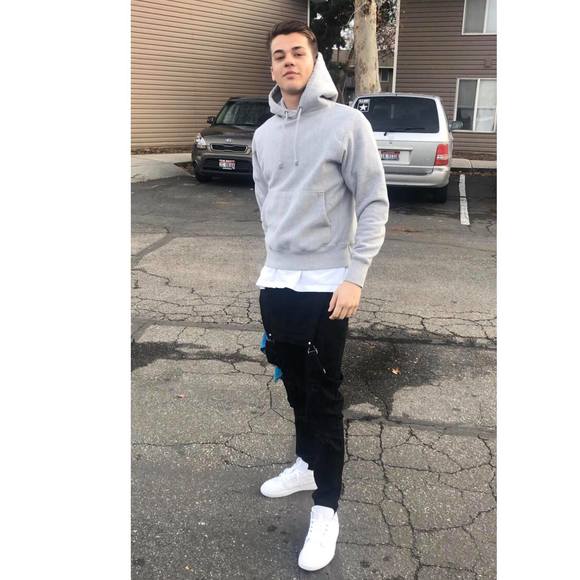 Profile Picture of Matèo Ledward (@flighing_hye) on Poshmark