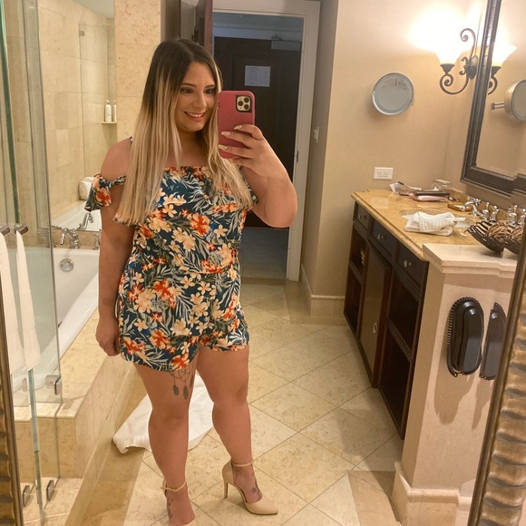 Profile Picture of Ashley Vandermark (@ashley6195) on Poshmark