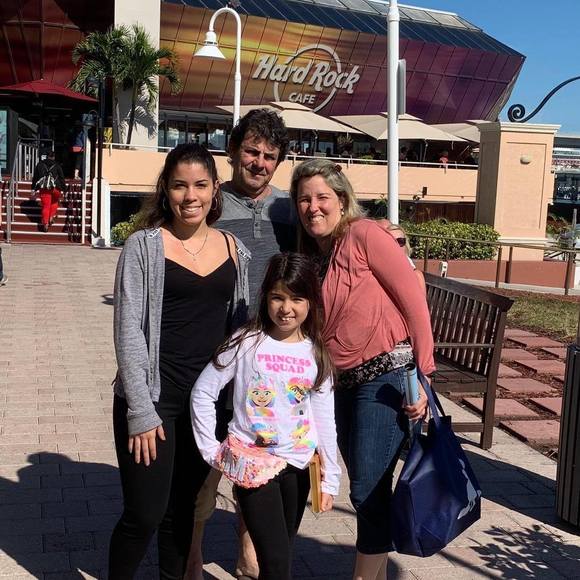 Profile Picture of Kenia Bayma (@keniabayma) on Poshmark