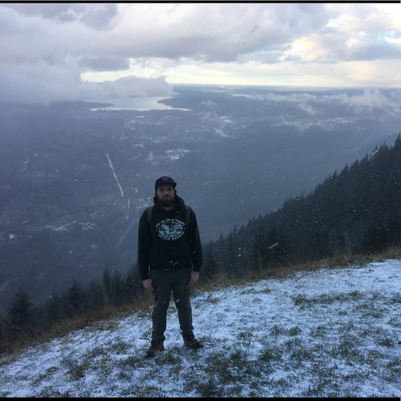 Profile Picture of Chris Collins-larsen (@ccollinslarsen) on Poshmark