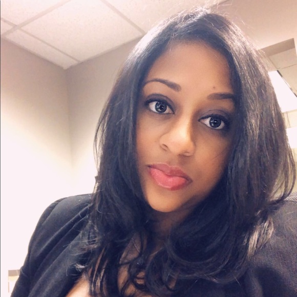 Profile Picture of Ieishia Davis (@ieishiadavis) on Poshmark