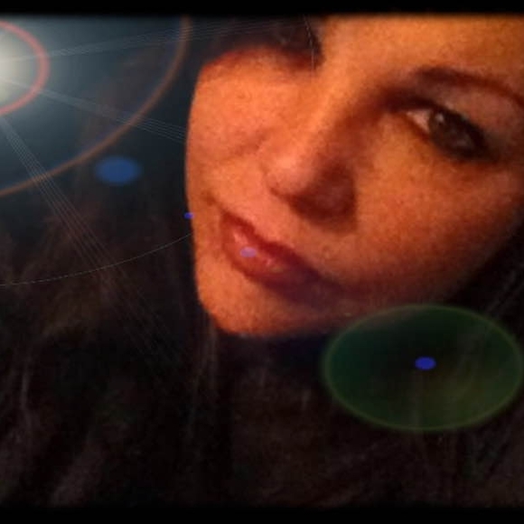 Sue Maralit - Poshmark Profile Picture of Sue Maralit (@dressedup1) on Poshmark