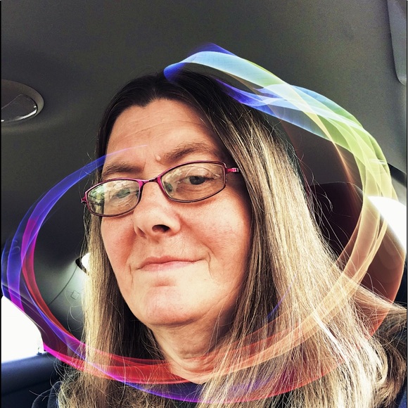 Profile Picture of Tami Larsen (@lynnlarse16) on Poshmark