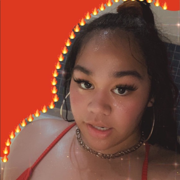 Reyanna Gebauer - Poshmark Profile Picture of Reyanna Gebauer (@lanashitac) on Poshmark