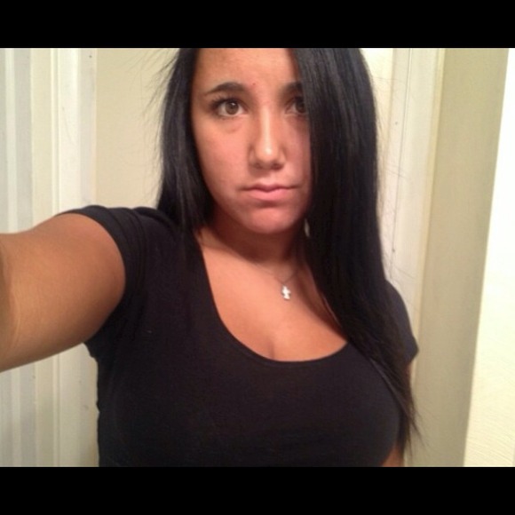 Profile Picture of Jedeli Macburnie (@jed97xo) on Poshmark