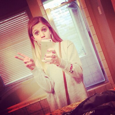 Profile Picture of Isabel (@isabelcheer2028) on Twitter