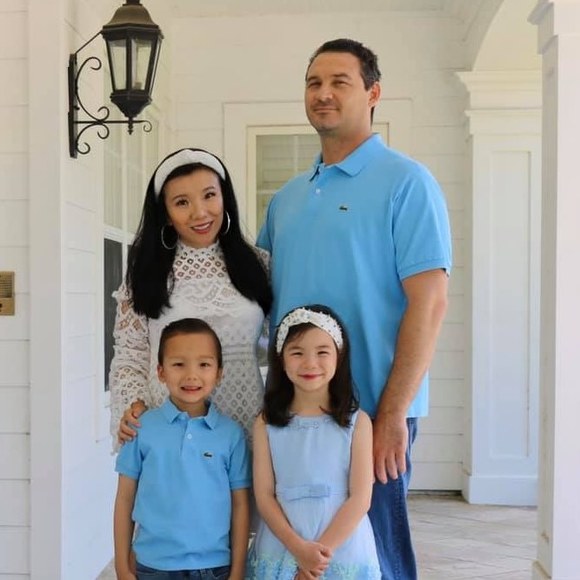 Profile Picture of Yangyang Yang (@bossinwhite) on Poshmark