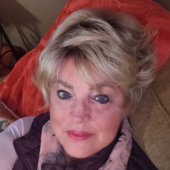 Profile Picture of Beverly Fleckenstein (@b_fleckenstein) on Poshmark