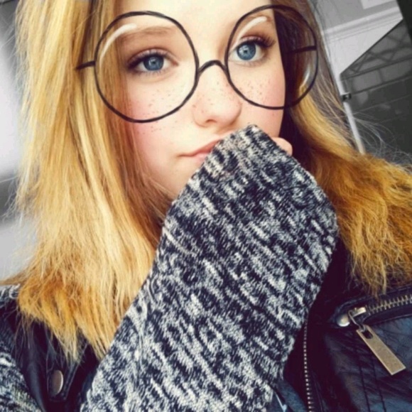 Profile Picture of Elliana Dummar (@ellianadummar) on Poshmark