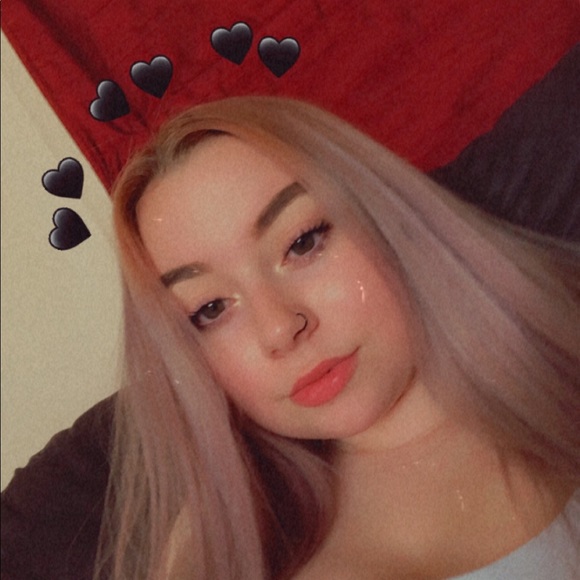 Profile Picture of Brianna Stachura (@briannaluv02) on Poshmark