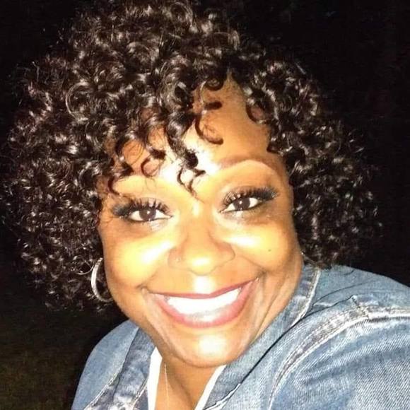 Profile Picture of Monica Stuart (@lashone_stuart) on Poshmark