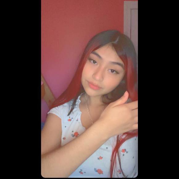 Profile Picture of Daniela Nava (@not_alessandra) on Poshmark