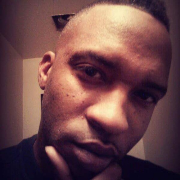 Profile Picture of B Scott (@bscott78186) on Poshmark