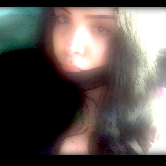 Alexa Mengana - Poshmark Profile Picture of Alexa Mengana (@alexamengana) on Poshmark