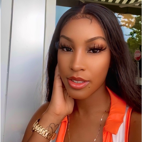 Profile Picture of Brenda Pierrevil (@theylovebeee) on Poshmark