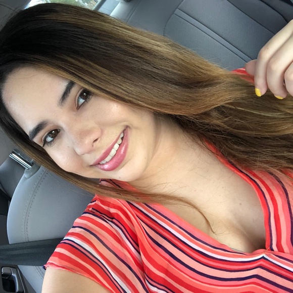 Profile Picture of Tiffany Calixto (@tiffany_calixto) on Poshmark
