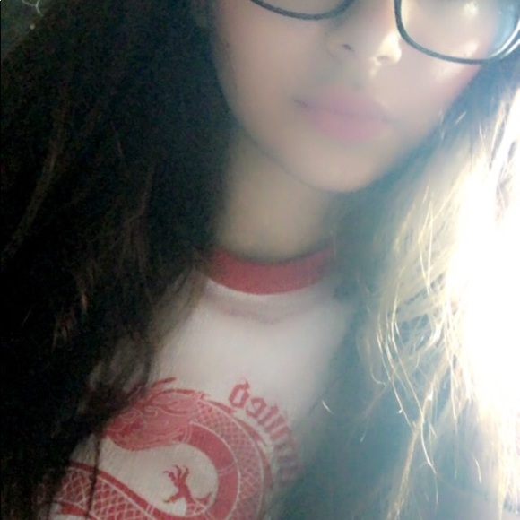 Profile Picture of Lily Roberts (@lilyroberts521) on Poshmark