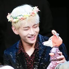 Profile Picture of Moon 🌚 (@th1230_bora) on Twitter