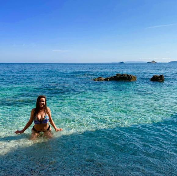 Profile Picture of Kahealani Mcalpine (@klanimcalpine) on Poshmark