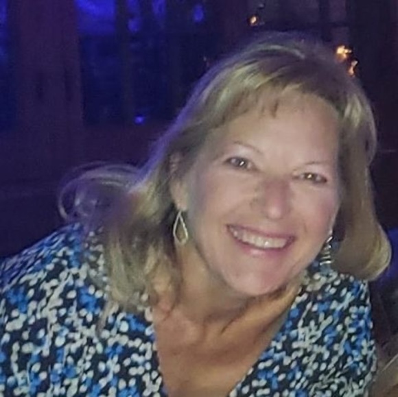 Profile Picture of Cathy Rutz (@cathyrutz) on Poshmark