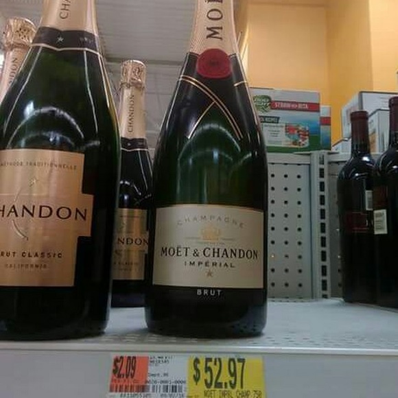 Profile Picture of Jonathan Graham (@jt_shop) on Poshmark