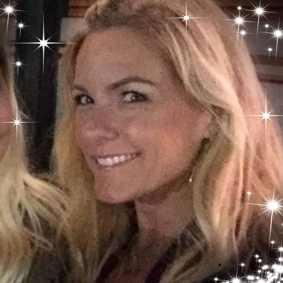 Profile Picture of Kari Danielsen (@karidanielsen) on Poshmark