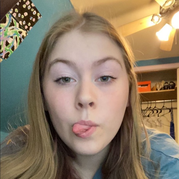 Profile Picture of Kaitlyn Droba (@kaitlyndroba) on Poshmark